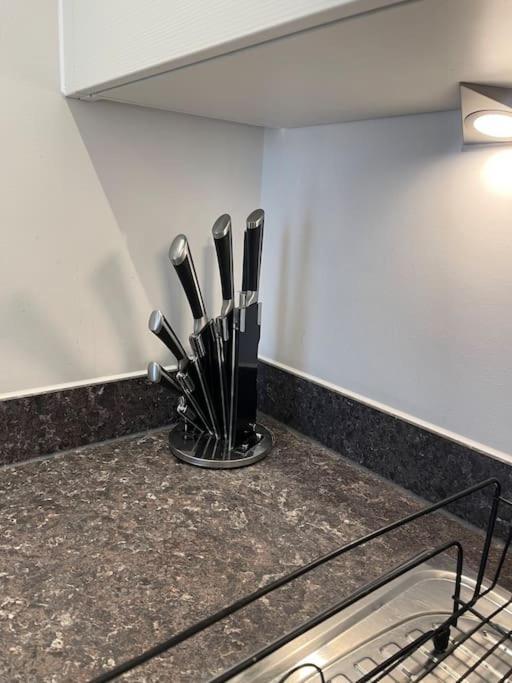 Contemporary Urban Retreat, 2-Bedroom Haven By London City Airport 외부 사진